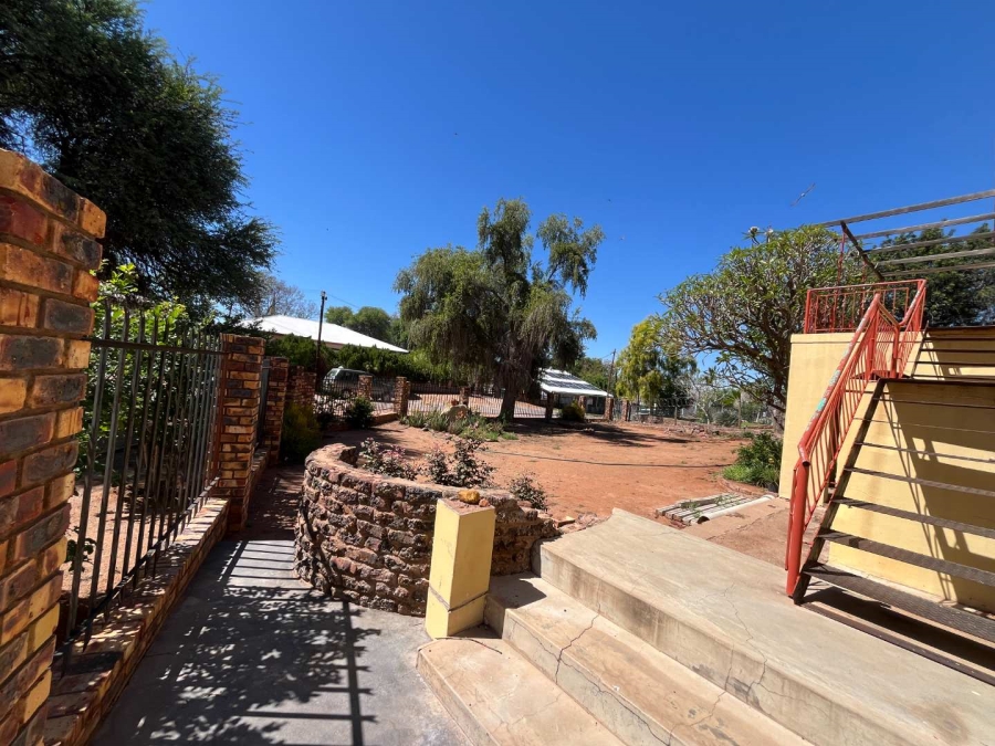 4 Bedroom Property for Sale in Keimoes Northern Cape